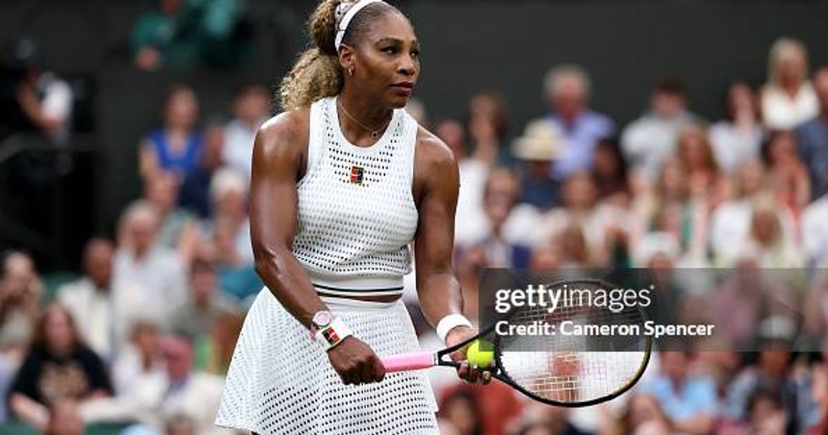 Empty grass tennis court representing Serena Williams' Wimbledon doubles withdrawal