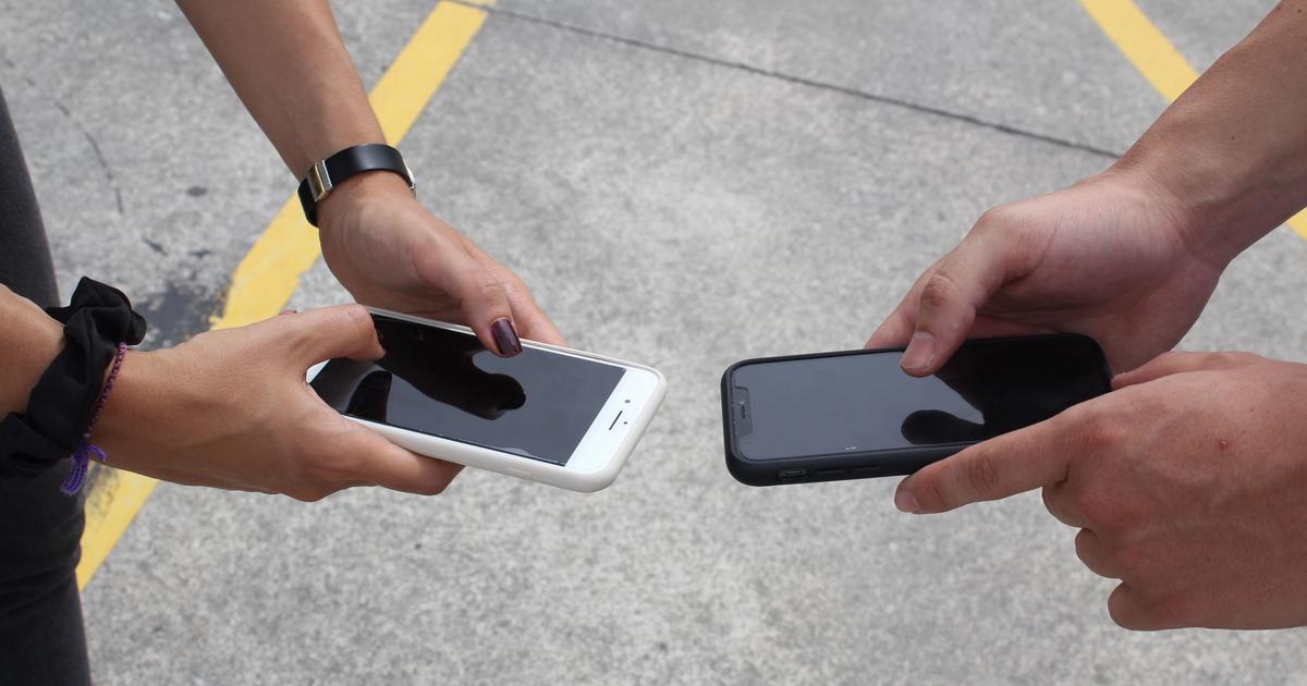 Sweden bans mobile phones in schools from fall 2026 as the country reverses its digital classroom policy after a sharp decline in student reading levels