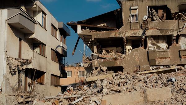 Twin Earthquakes Collapse Buildings in Venezuela's Capital
