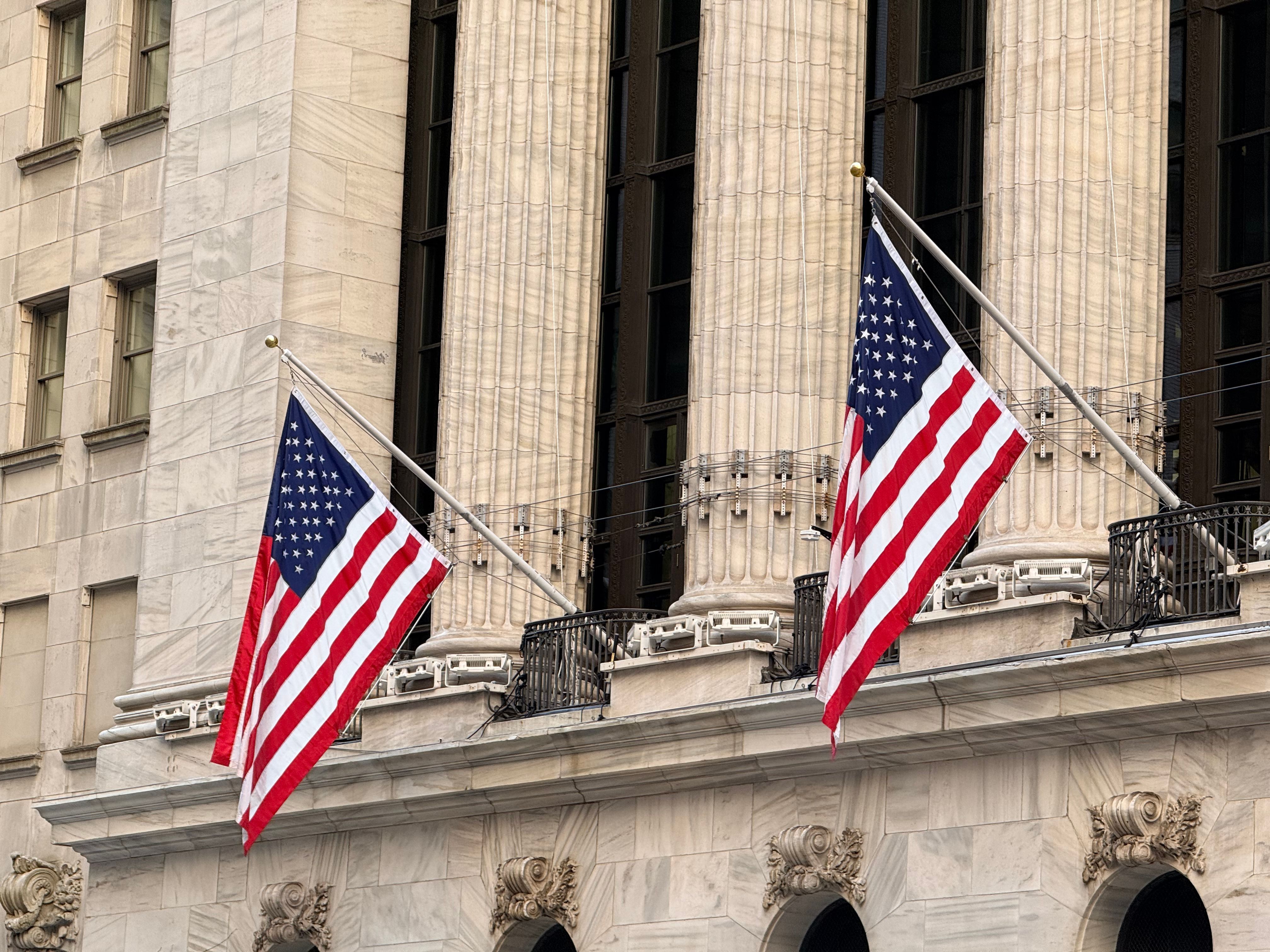 Fed Leaves Rates Unchanged — Nine Members Want Hikes