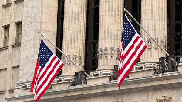Fed Leaves Rates Unchanged — Nine Members Want Hikes