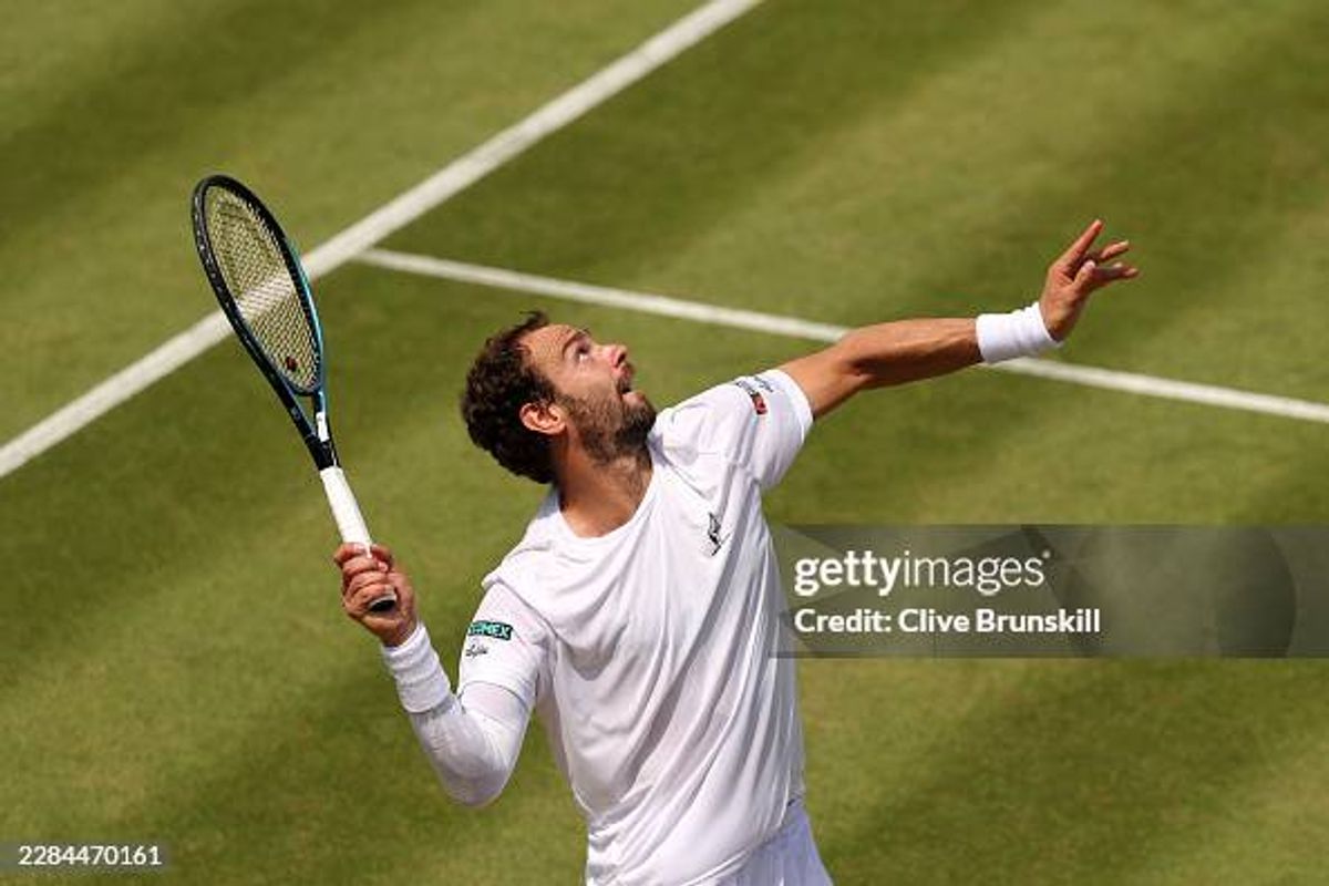 Djokovic Taken to Tiebreak by Qualifier Who Nearly Quit Tennis