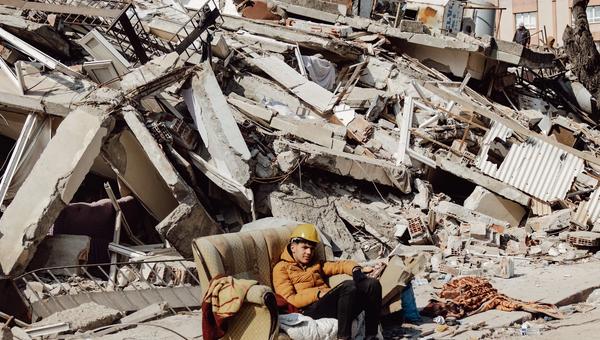 Philippines Earthquake Death Toll Rises to 37 — Mindanao Rescue Race