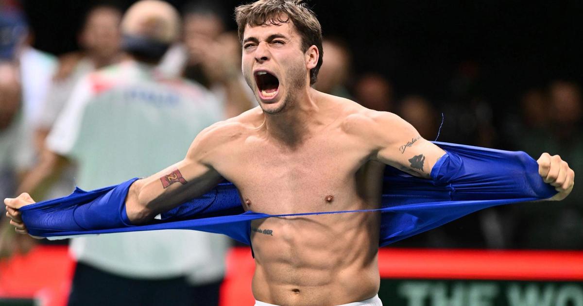Flavio Cobolli celebrates reaching French Open 2026 semifinal after beating Felix Auger-Aliassime at Roland Garros