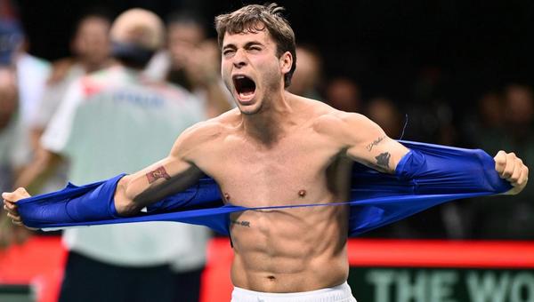 Flavio Cobolli Stuns Auger-Aliassime to Reach First Grand Slam Semifinal at French Open 2026