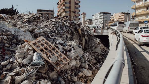 Venezuela Earthquake Death Toll Hits 188 as Rescuers Search Rubble