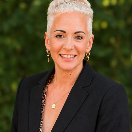 Photo of Dr Catherine Hart
