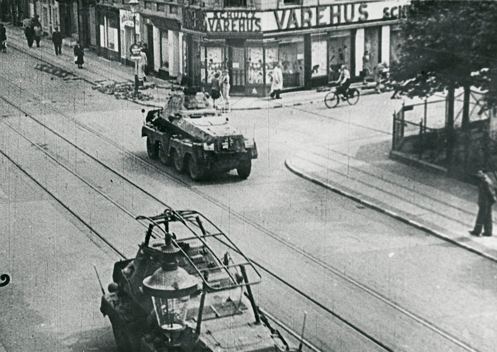 Tyske panservogne på Nørrebrogade i København under folkestrejken i 1944