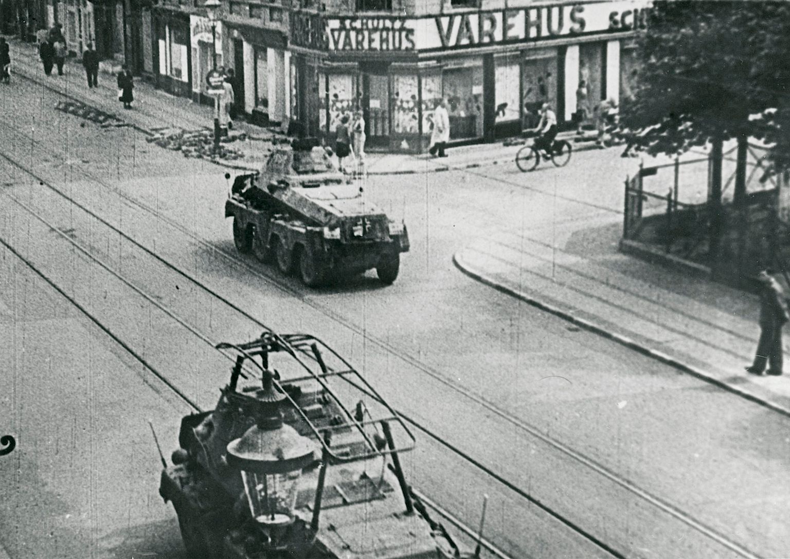 Tyske panservogne på Nørrebrogade i København under folkestrejken i 1944