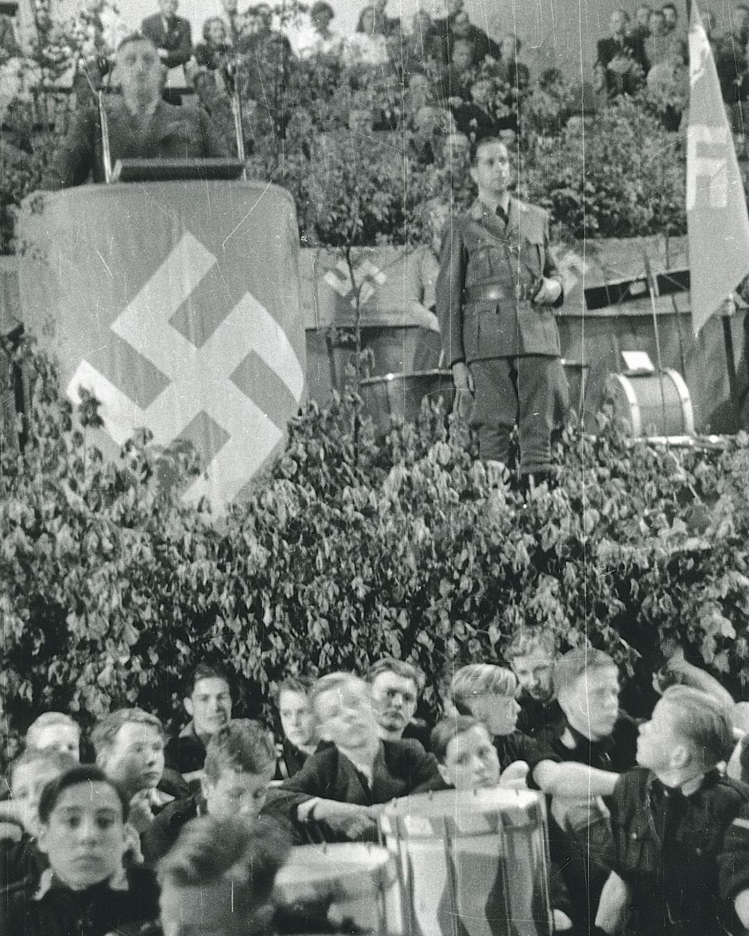 Leder af det nazistiske parti i Danmark Frits Clausen holder tale for unge nationalsocialister
