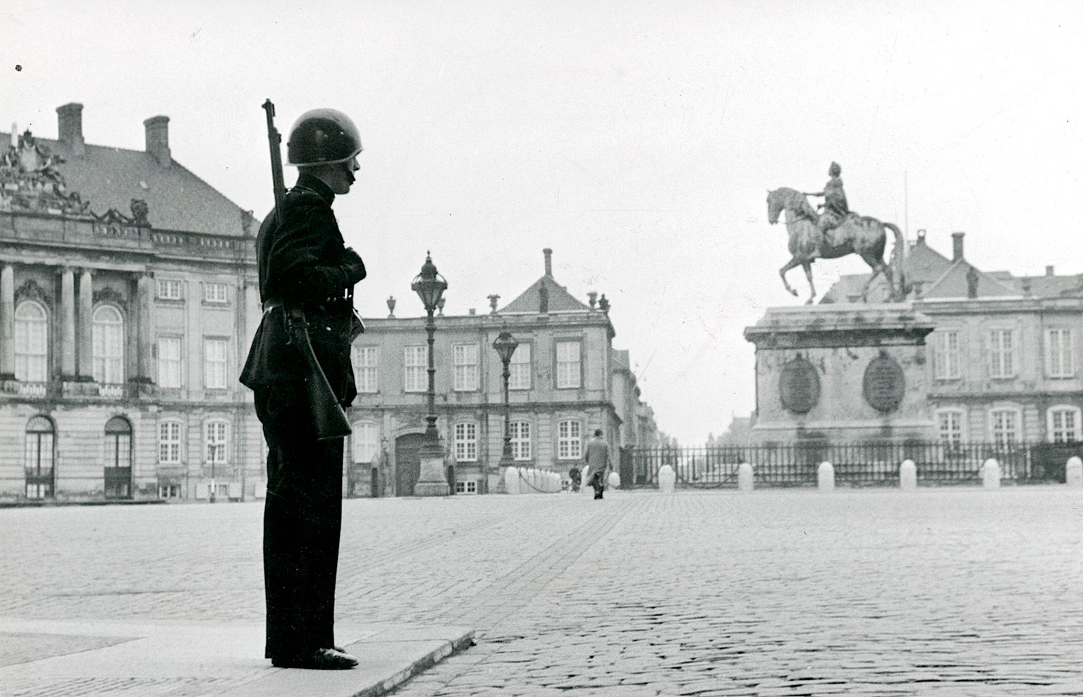 Politivagt ved Amalienborg