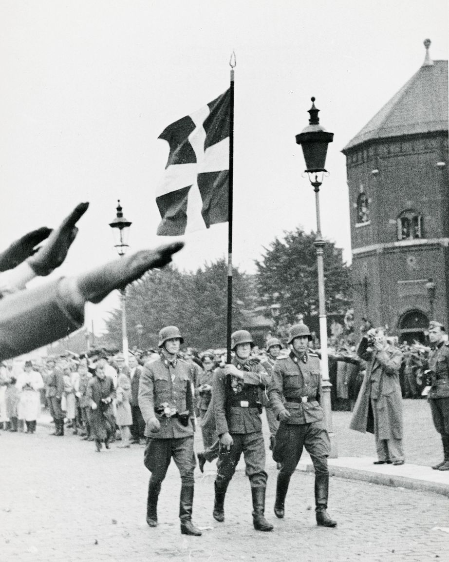 Danske soldater fra Frikorps Danmark marcher i København