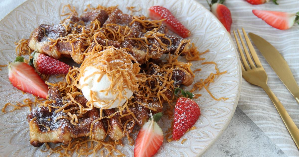 Crowaffle Croffle (Croissant+Waffle)