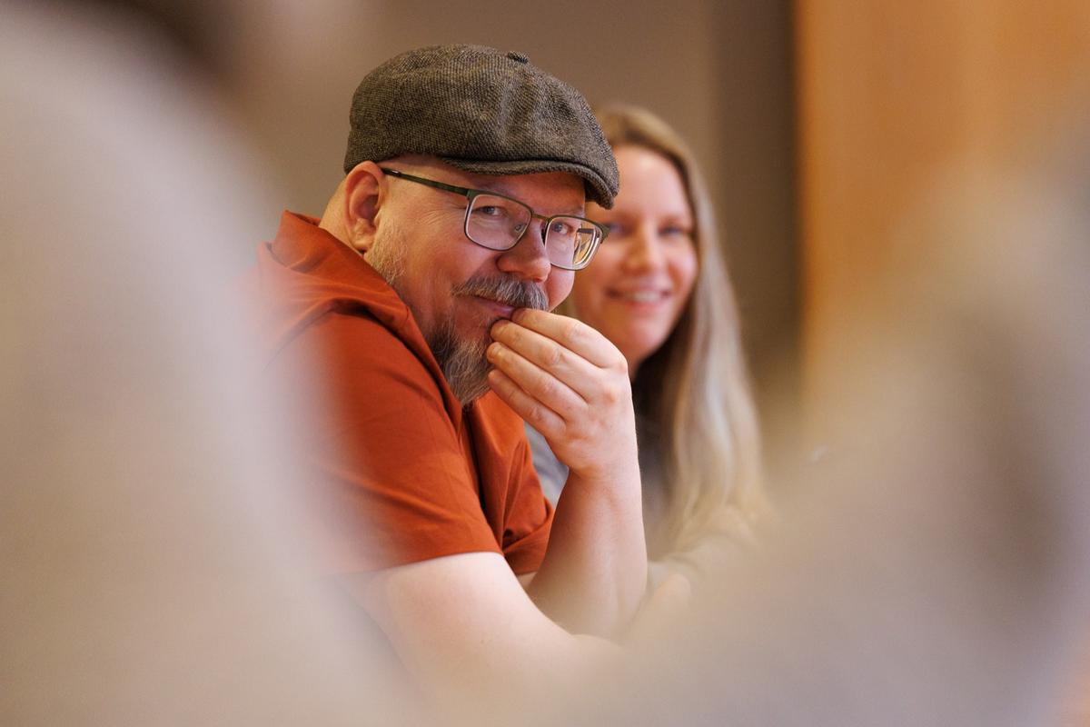 Håvard Skåle og Guri Lunnen smiler