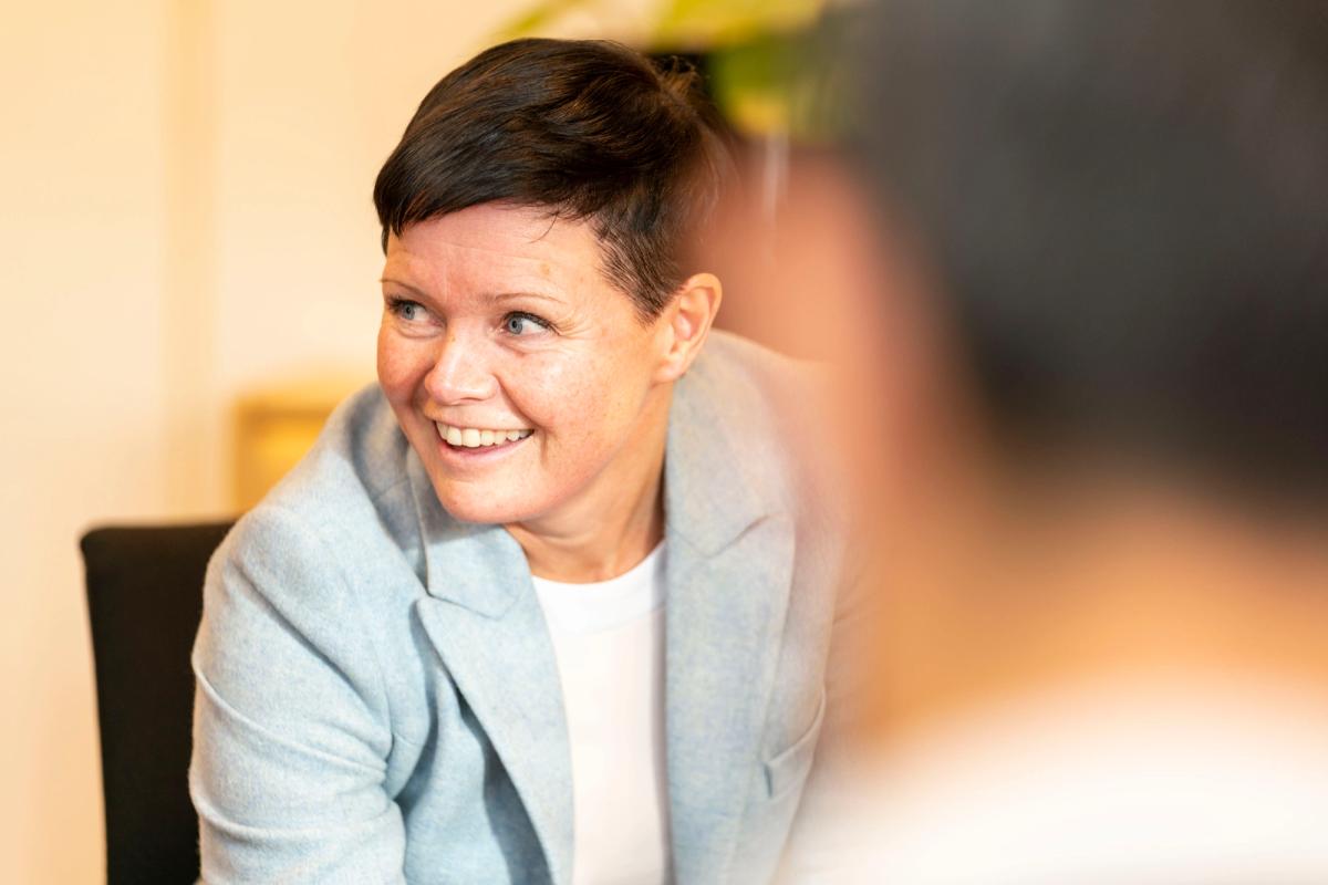 Barbro Ternsten smiler varmt