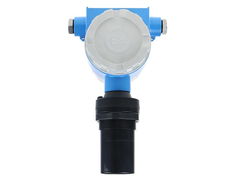 Two-wire ultrasonic level transmitter vertical body