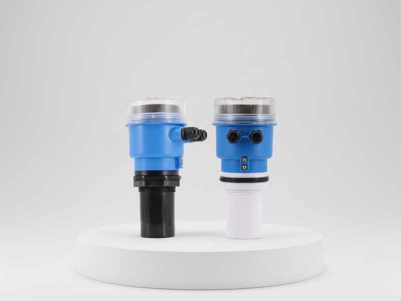 Low blind-zone ultrasonic level sensors on display base