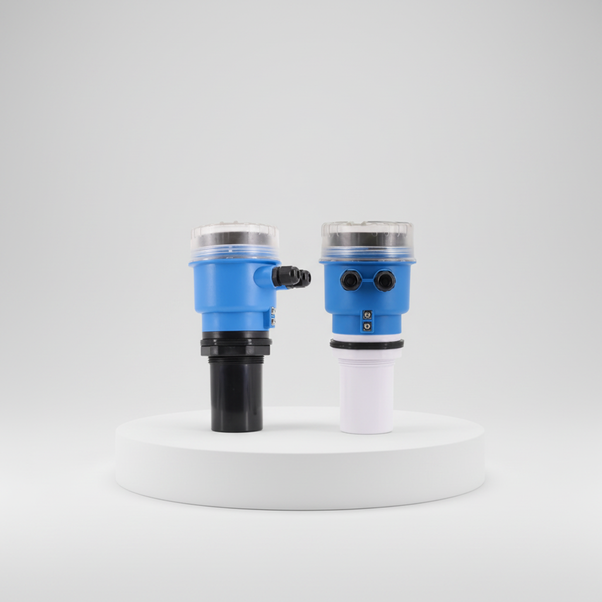 Low blind-zone ultrasonic level sensors on display base