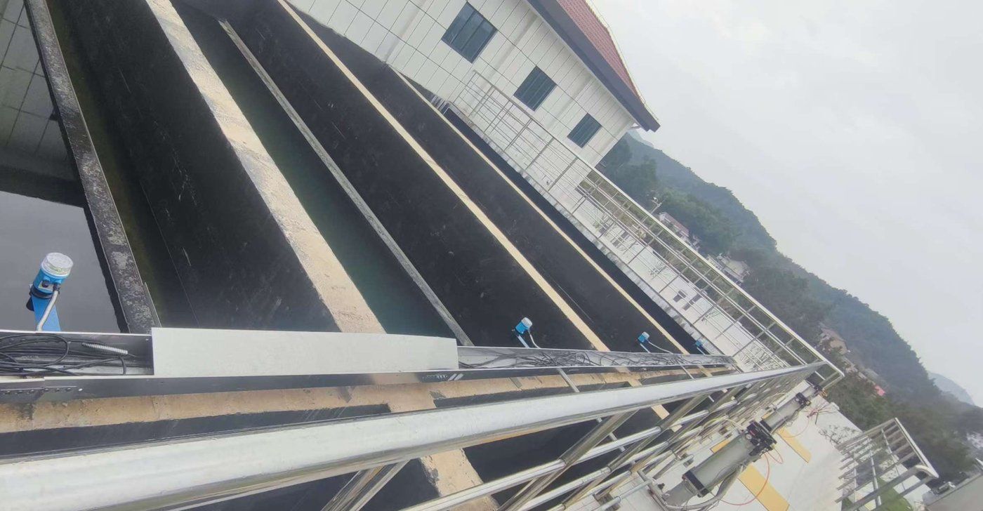 Municipal wastewater treatment plant with WELK level instruments