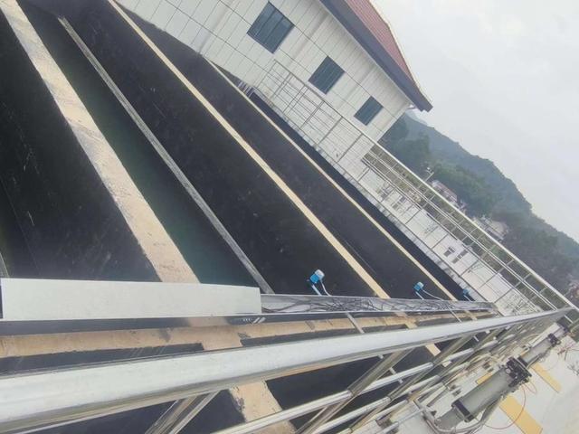 Municipal wastewater treatment plant with WELK level instruments