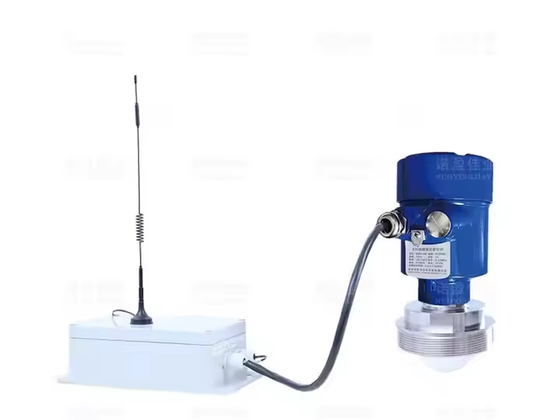 Radar level meter with remote communication antenna package