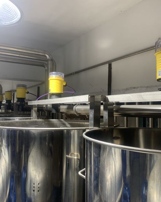 WELK ultrasonic level meters installed on stainless steel process tanks