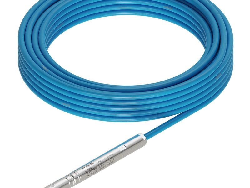 Small diameter borehole level transmitter with blue cable