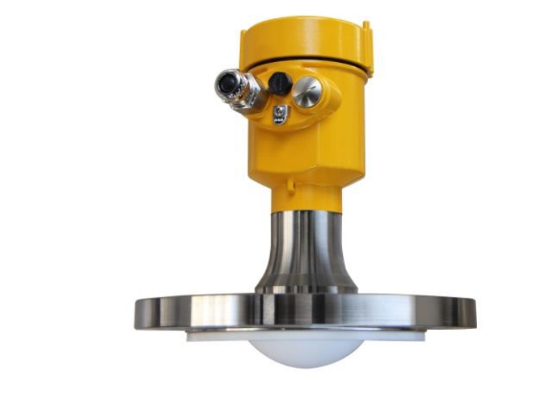 High-temperature radar level meter with extended antenna