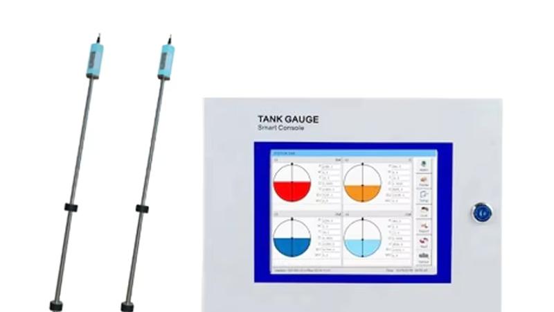 A magnetostrictive interface level transmitter mounted on an oil-water separator tank, with dual floats positioned at the liquid surface and at the oil-water boundary inside a vertical vessel