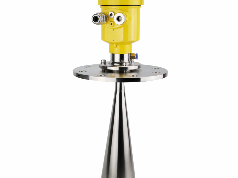 Explosion-proof radar level transmitter with horn antenna