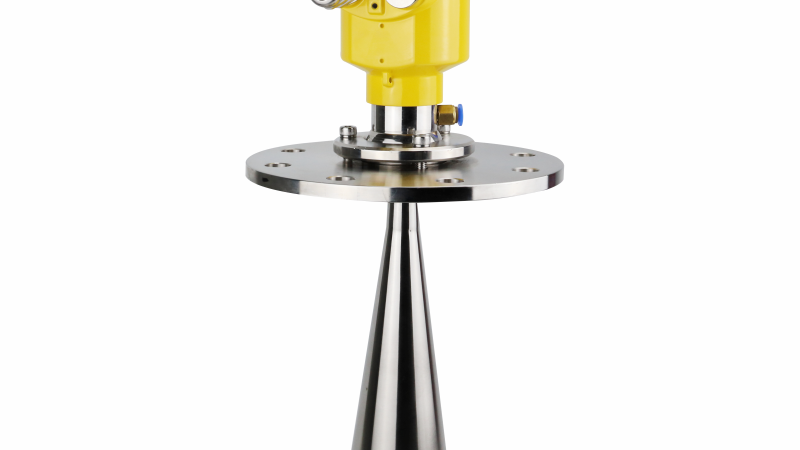 Explosion-proof Ex d radar level transmitter mounted on a hazardous chemical tank