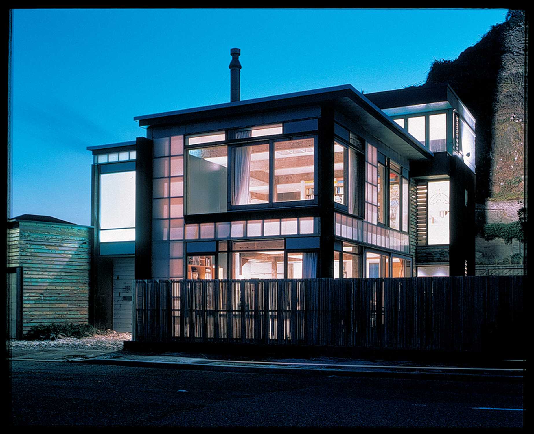 Seaside home Ranger Point Breaker Bay Wellington New Zealand architecture award architect contemporary forms natural landscape