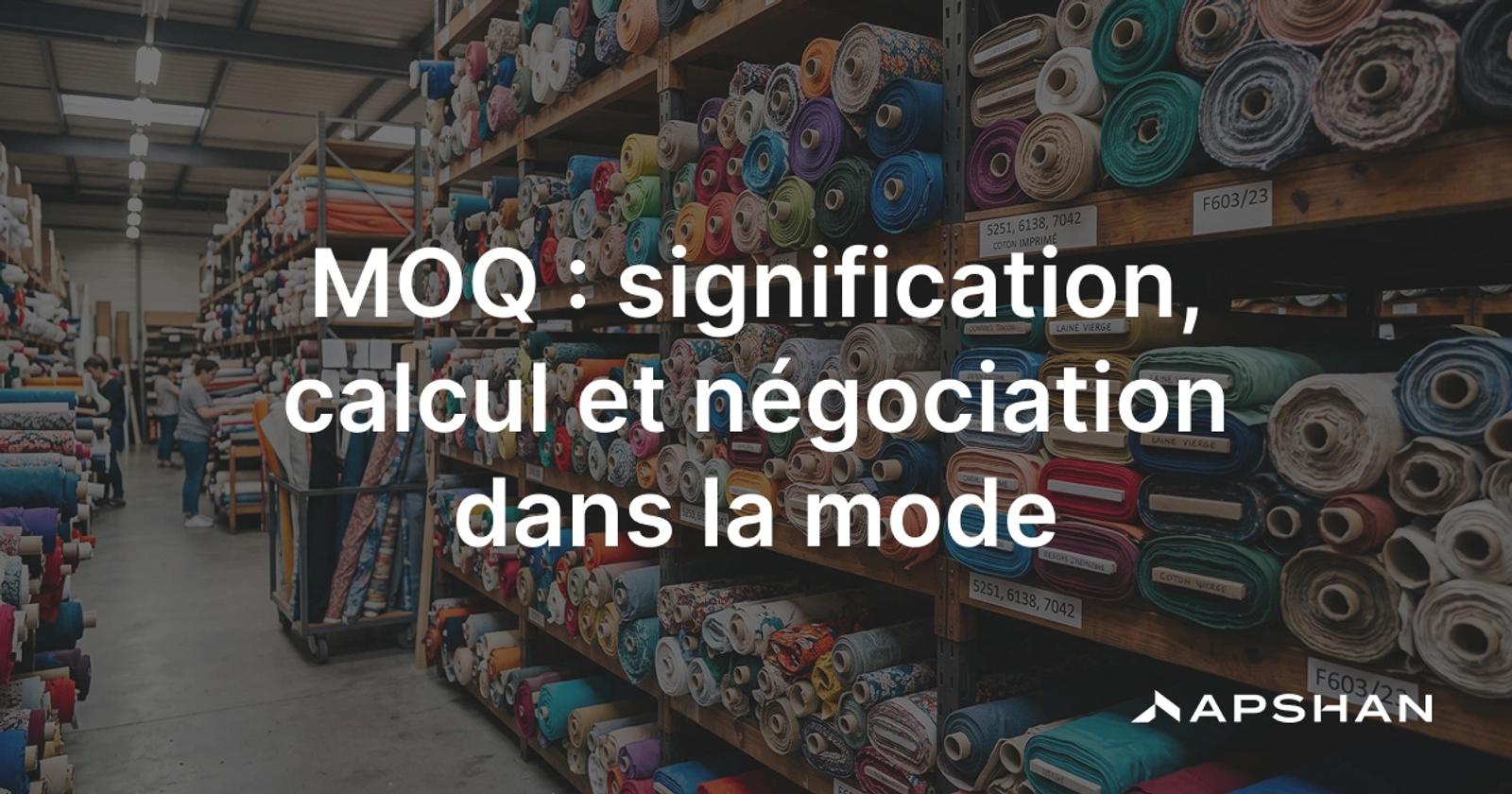 Rouleaux de tissu colorés empilés chez un fournisseur textile, illustration du MOQ