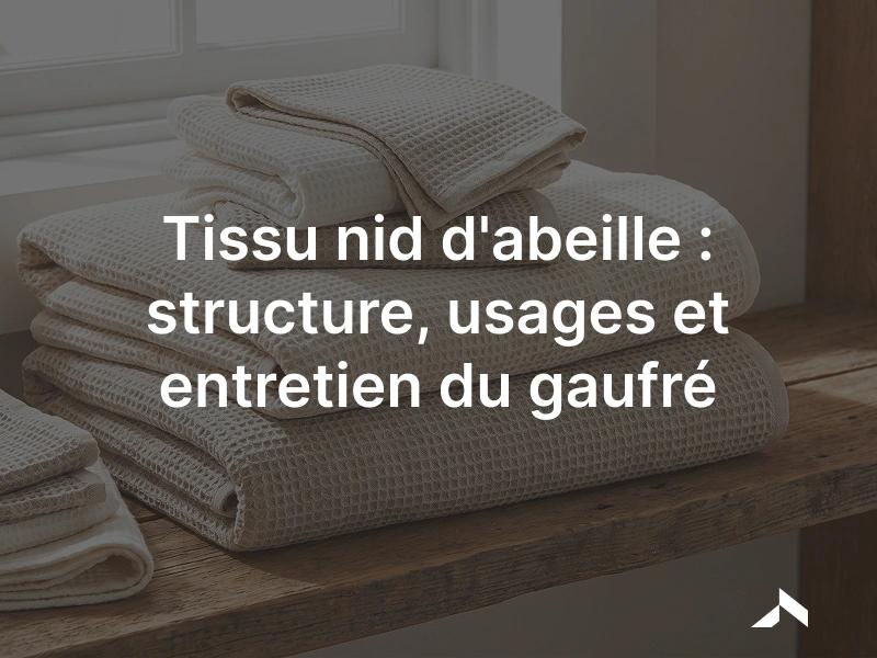 Tissu nid d'abeille en coton aux alvéoles gaufrées, serviettes et torchons pliés