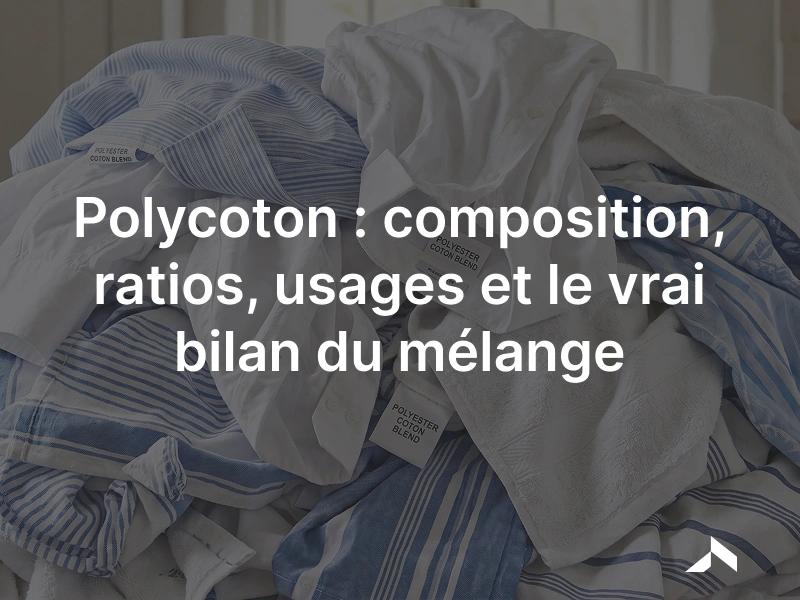 Pile de linge en polycoton blanc et bleu, tissu mélangé polyester et coton
