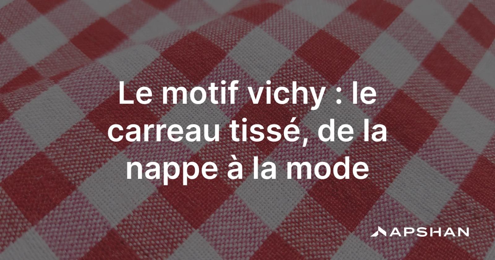 Gros plan sur un tissu vichy à carreaux rouges et blancs, avec la demi-teinte rose au croisement des fils.