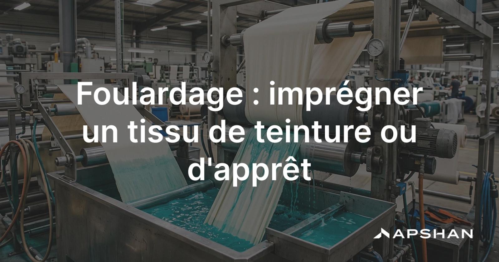 Tissu passant dans un foulard : bain d'imprégnation puis rouleaux presseurs qui expriment l'excès