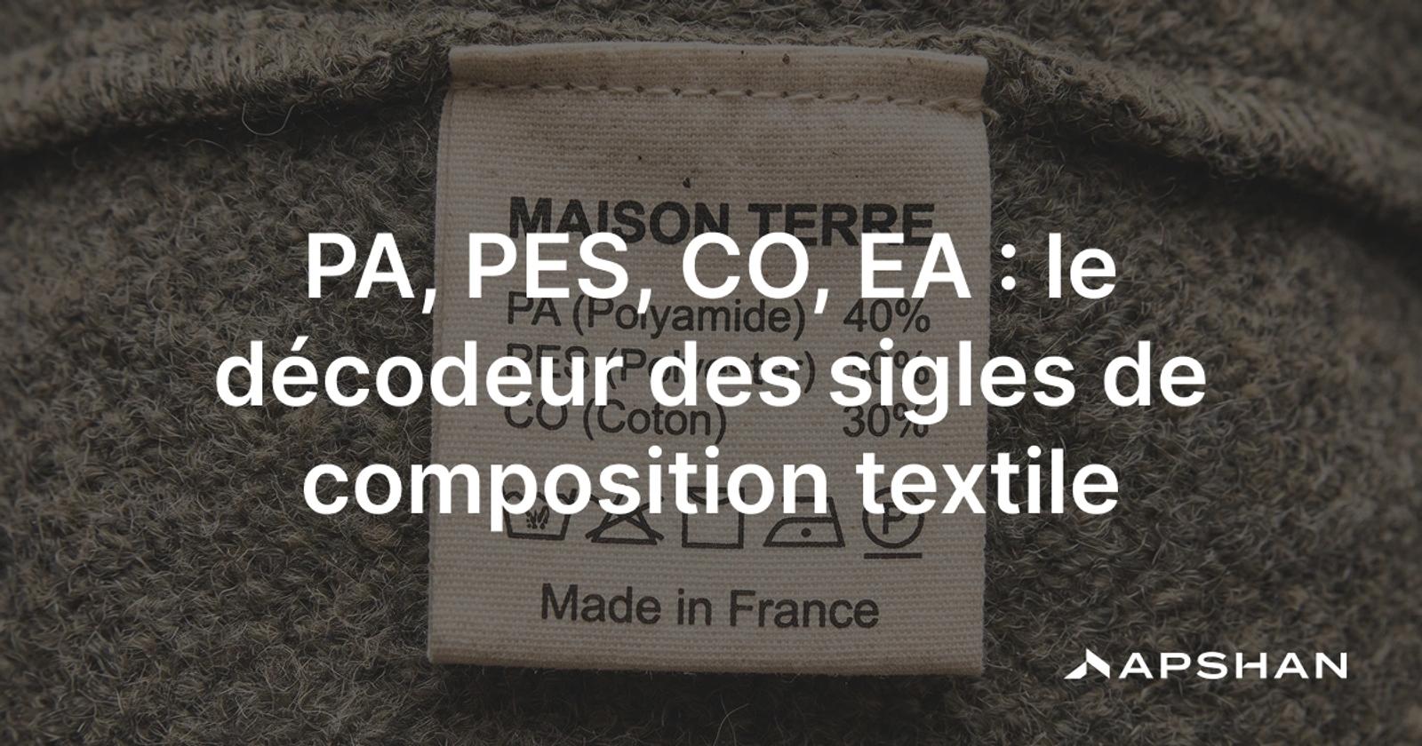 Etiquette de vêtement affichant une composition en sigles textiles PA, PES et CO