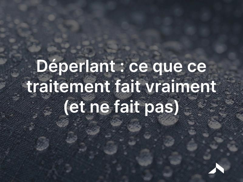 Gouttes d'eau en perles sur la surface d'un tissu déperlant, effet du traitement DWR
