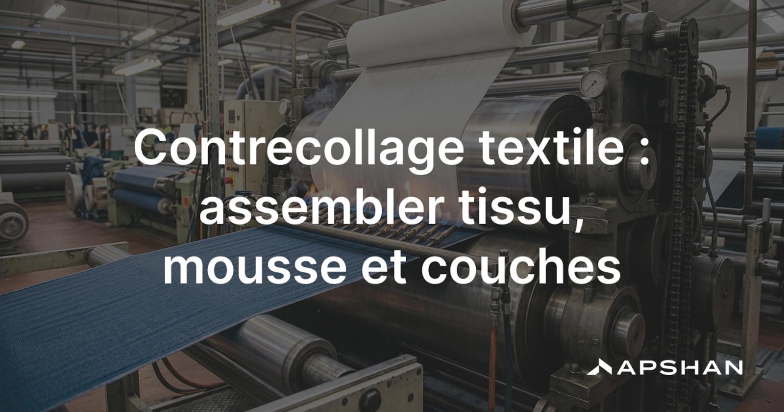Contrecollage à la flamme d'une mousse sur un tissu entre les rouleaux d'une ligne de complexage