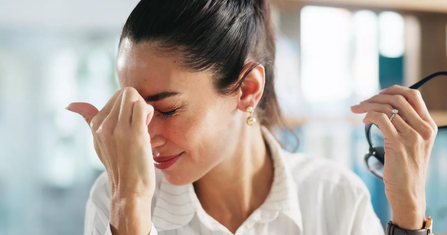 How Moist Heat Helps Relieve Eye Discomfort