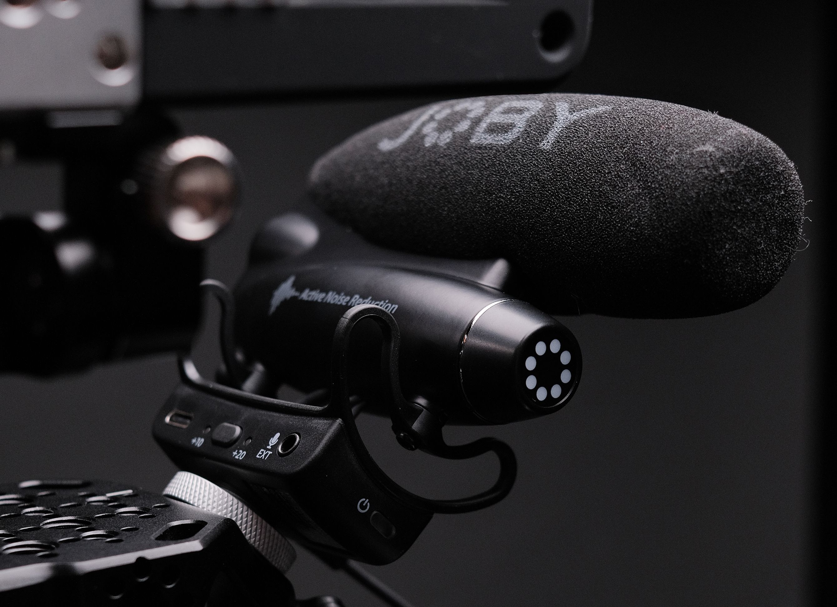 JOBY Wavo PRO On-Camera Shotgun Microphone | Moment