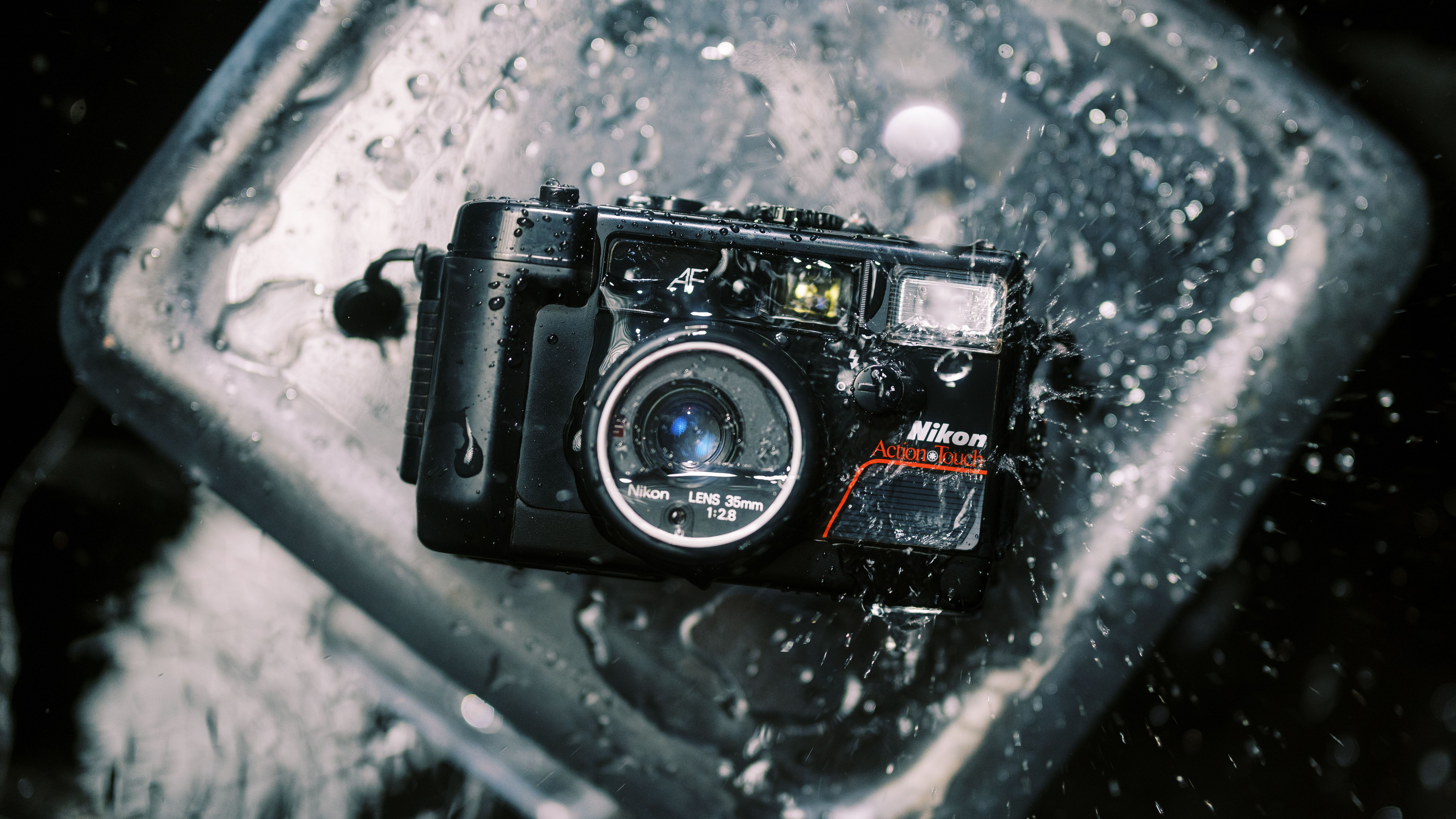 Nikon L35AW – The Ultimate Everyday Film Camera? | Moment
