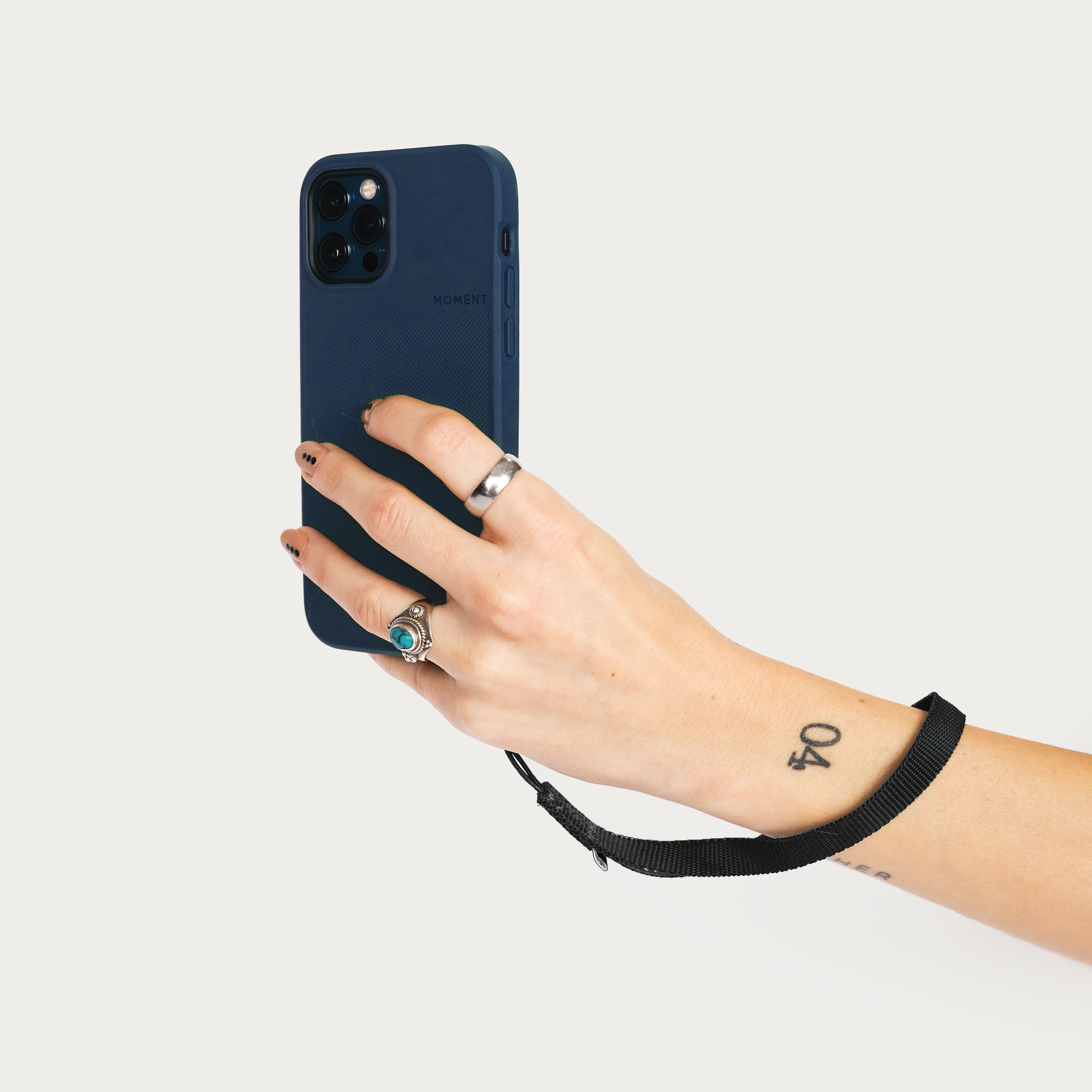 Straps | Moment