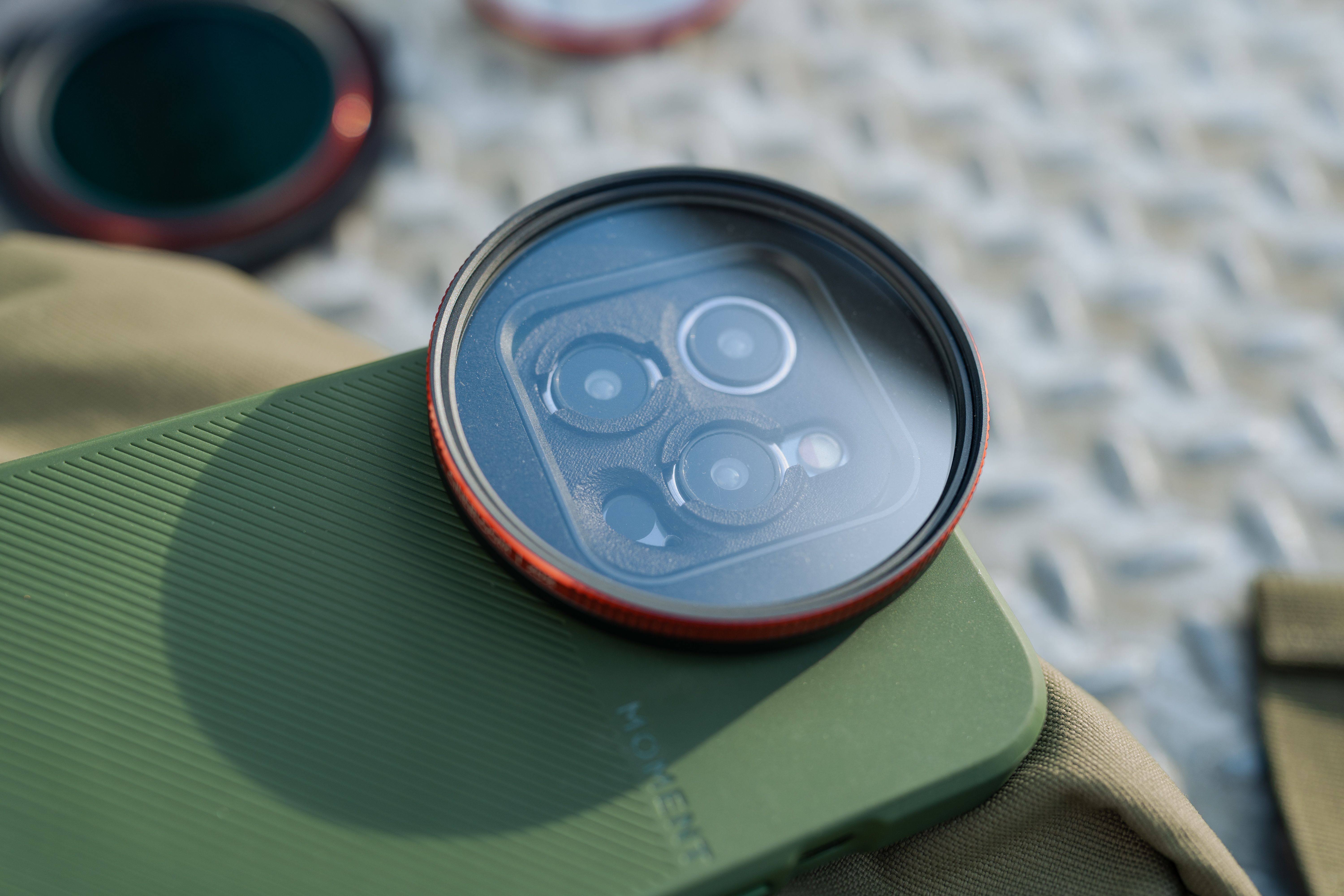 Moment iPhone 15 Pro 用ケース レッドクレイ　その他 502b31c03ae609b05a214fd87defd0