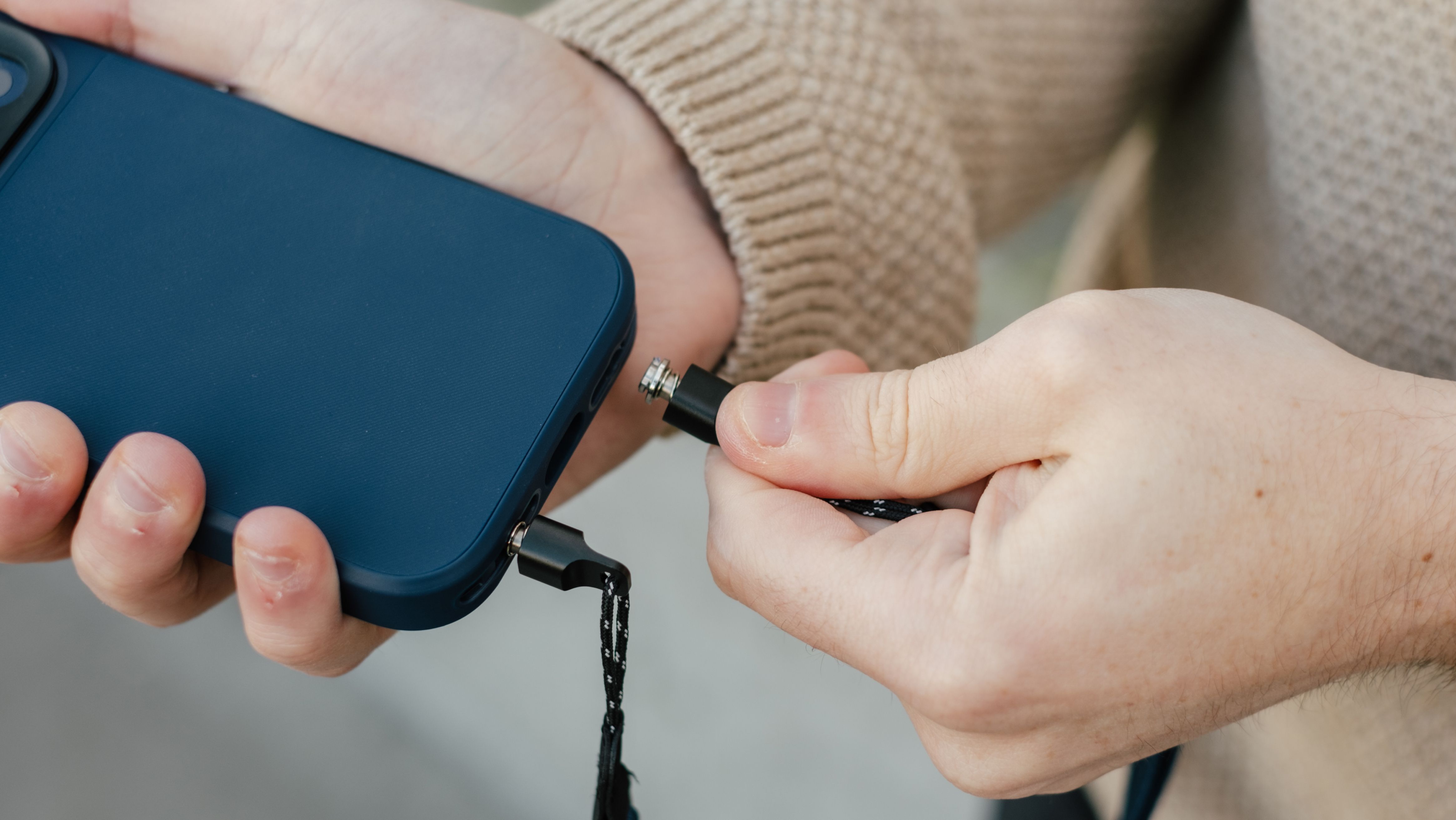 Moment Mobile Adjustable Crossbody Strap - Black | Moment
