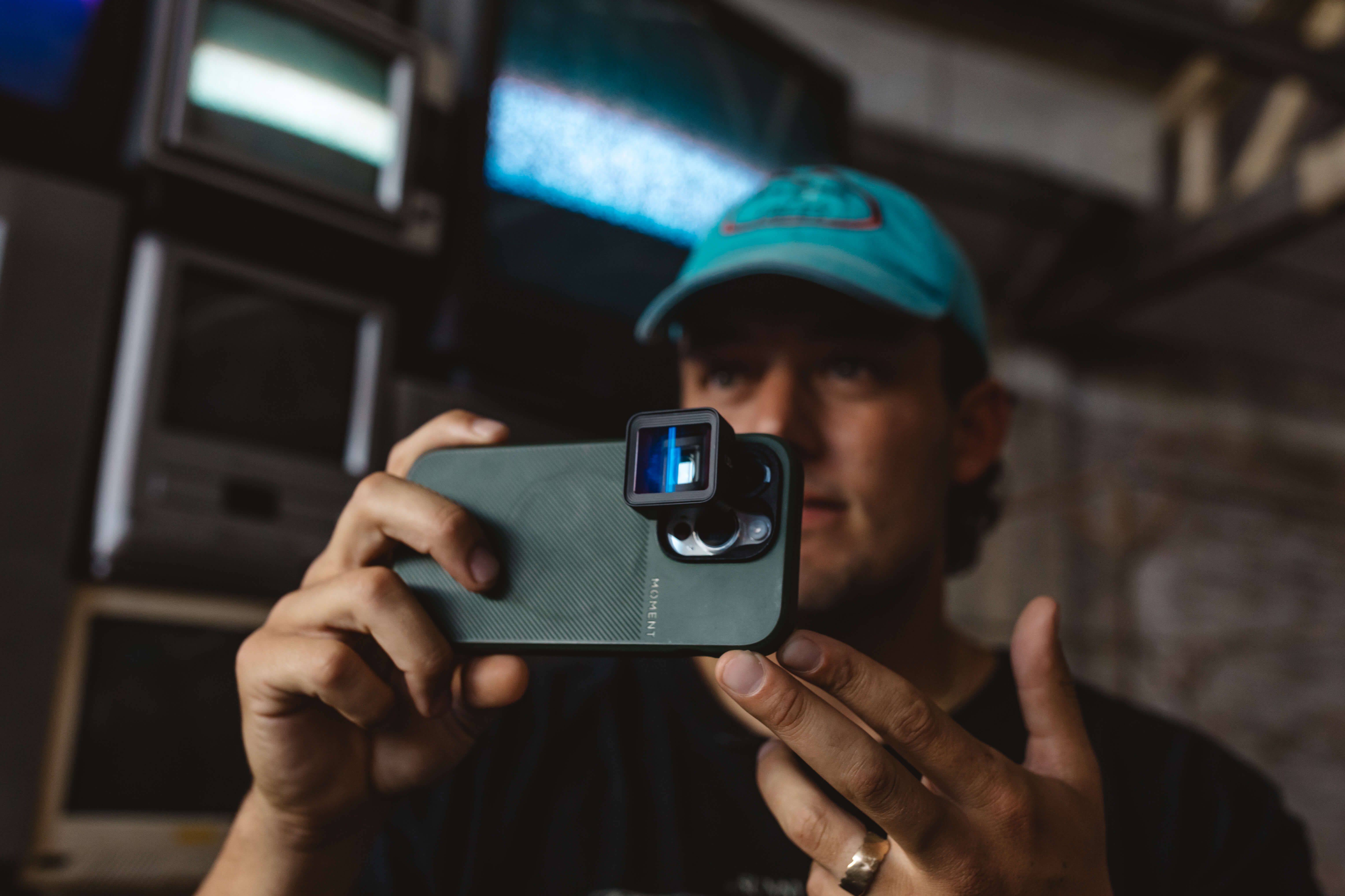 Anamorphic 1.33x Mobile Lens - Moment | Moment