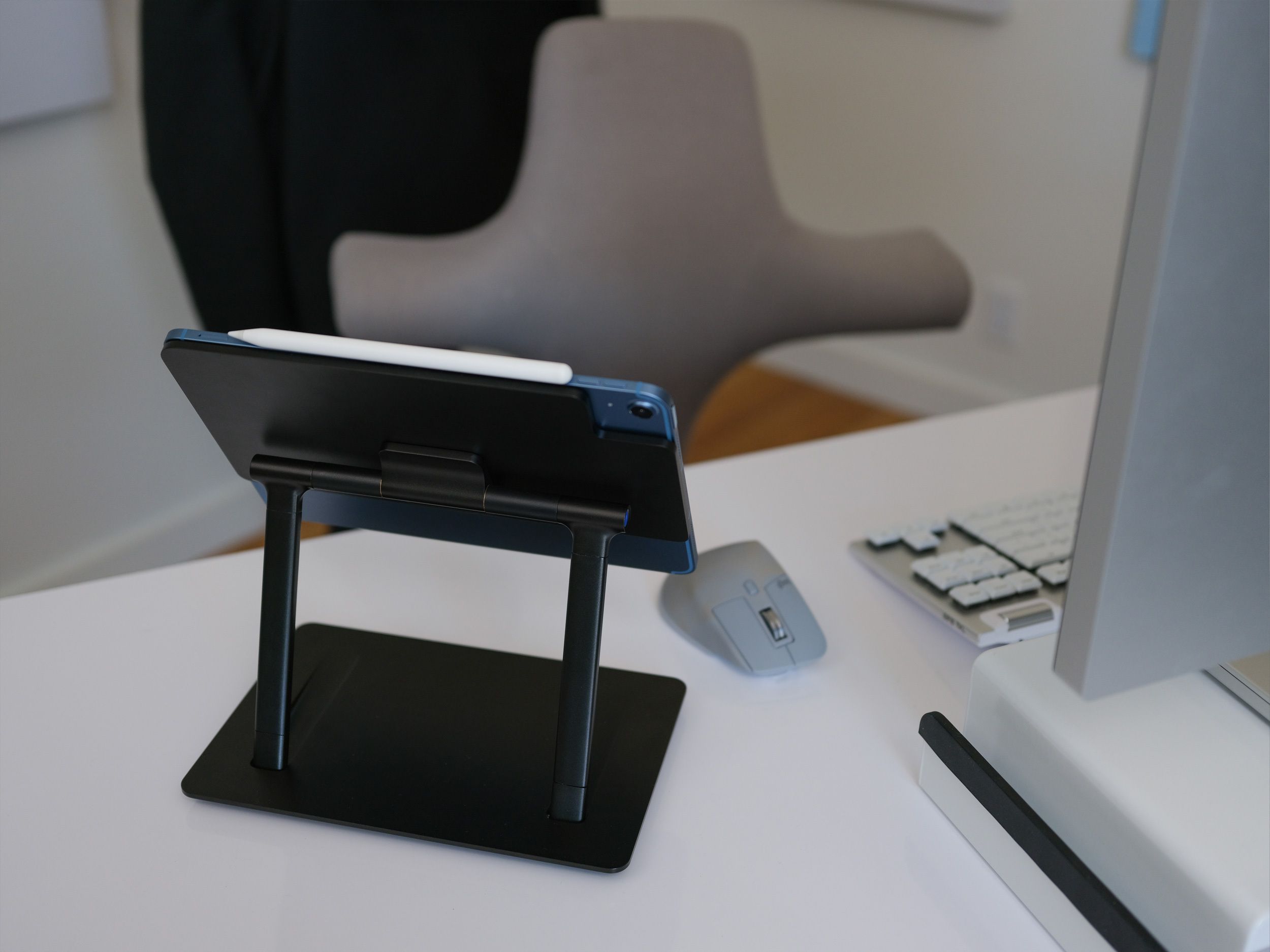 LAB22 Infinity Adjust Stand for iPad Pro & iPad Air - Silver