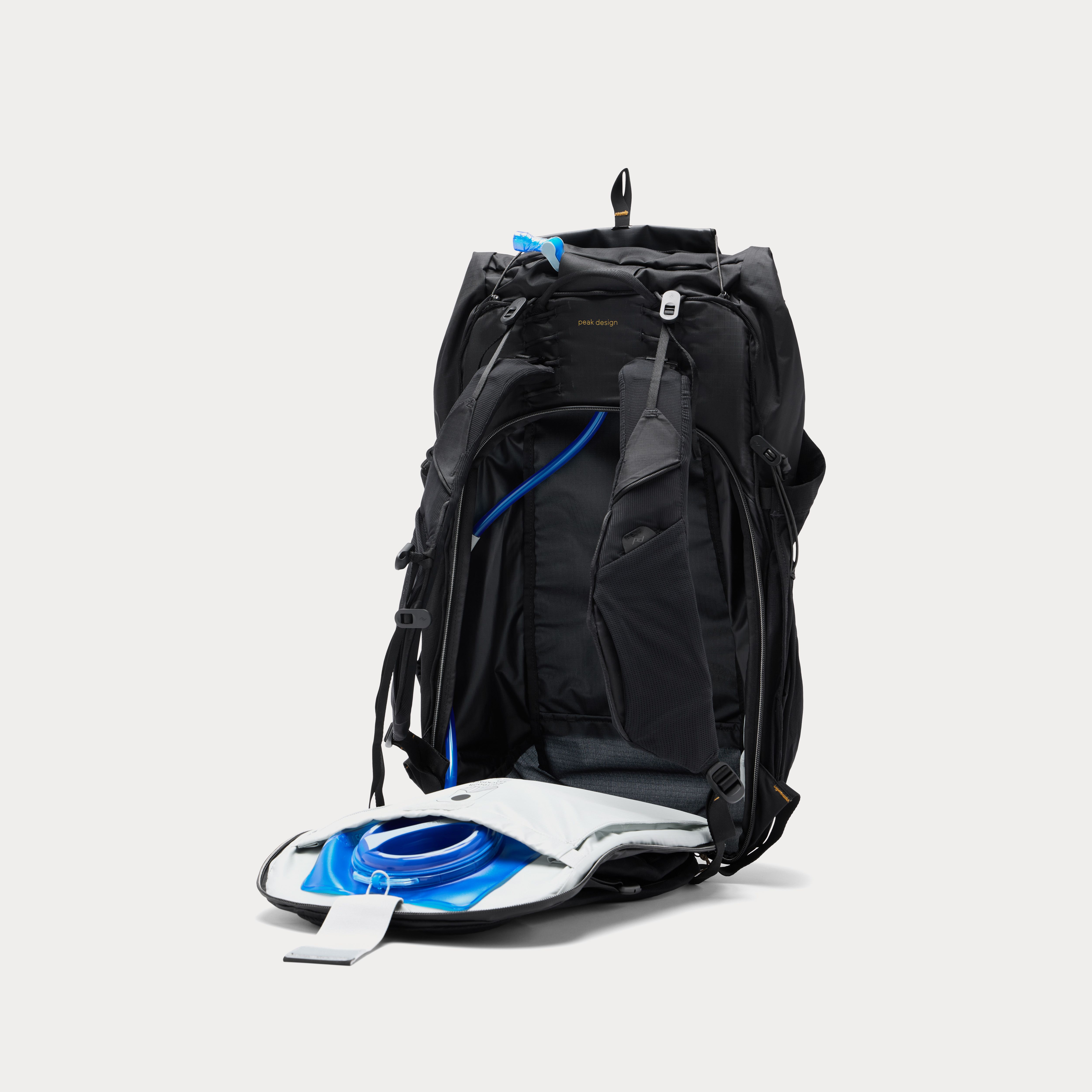 Peak Design Outdoor Backpack - Moment | Moment