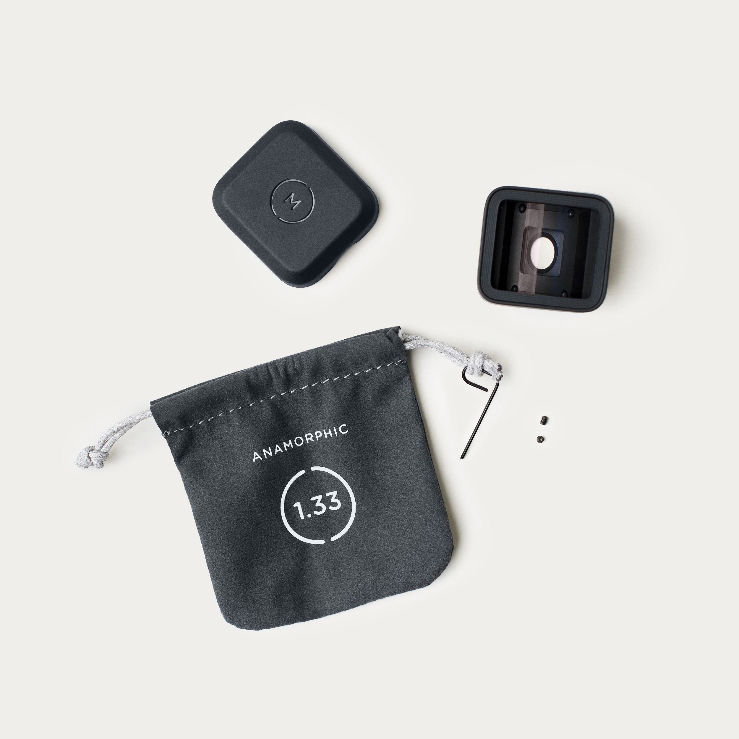 Moment Anamorphic 1.33x Mobile Lens | M-Series - Gold Flare | Moment